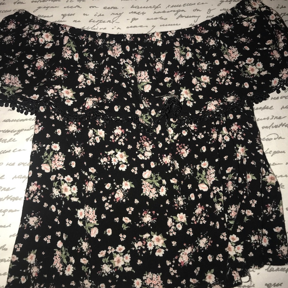 Off the shoulder cropped shirt